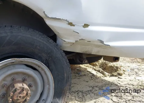 2006 Ford Econoline E350 Super Duty Wagon from USA, damaged, VIN 1FBSS31LX6DA23353